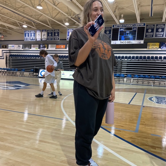 Meet your Posher, Haley - Picture 2 of 4